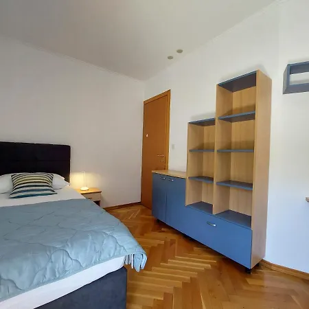 Apartament Loni