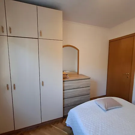 Loni Apartment Split